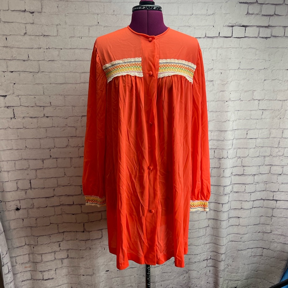 Lorraine size medium vintage house coat robe nylon